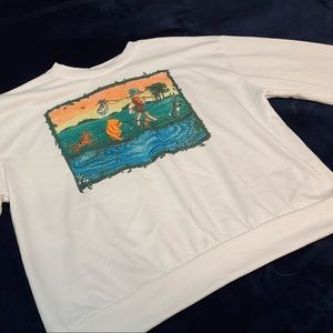 Comfy crewneck with original Winnie the Pooh characters!